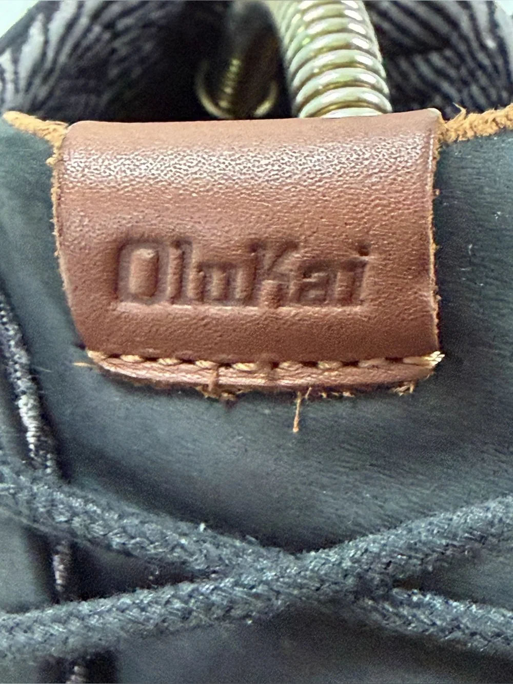 OluKai sleek black